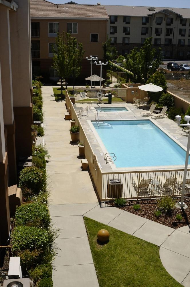 Hampton Inn & Suites Redding Extérieur photo