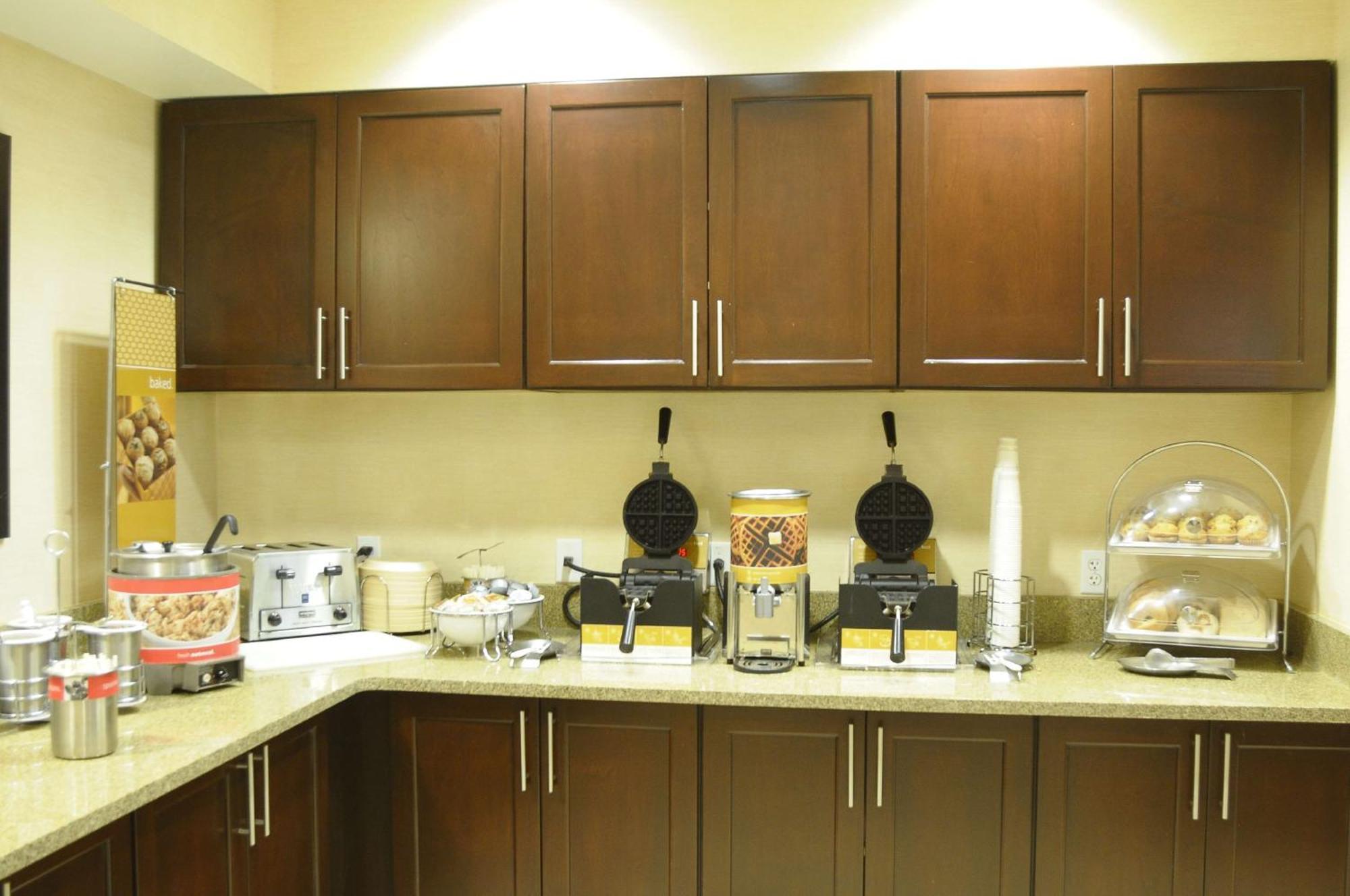 Hampton Inn & Suites Redding Extérieur photo