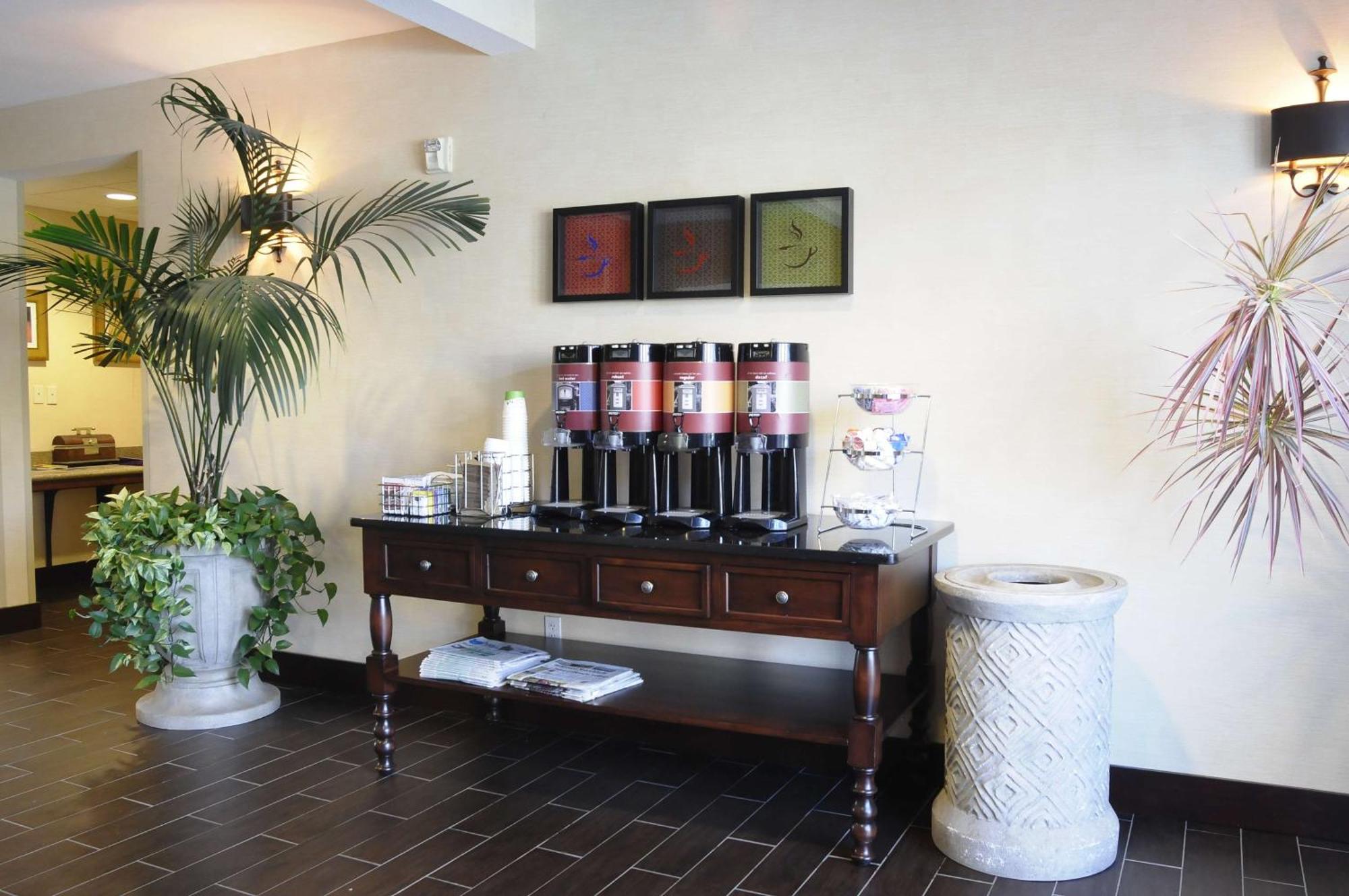 Hampton Inn & Suites Redding Extérieur photo