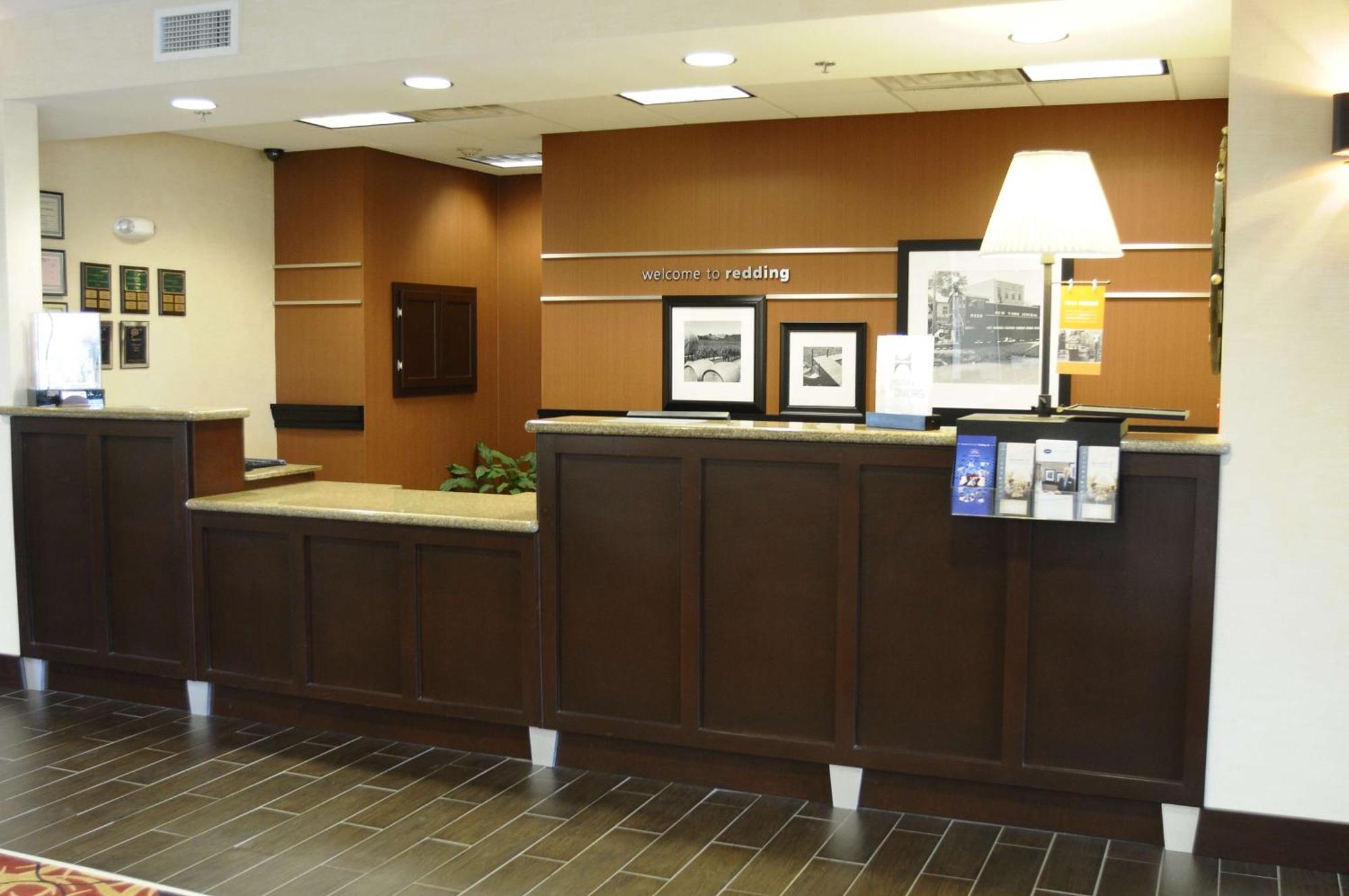 Hampton Inn & Suites Redding Extérieur photo