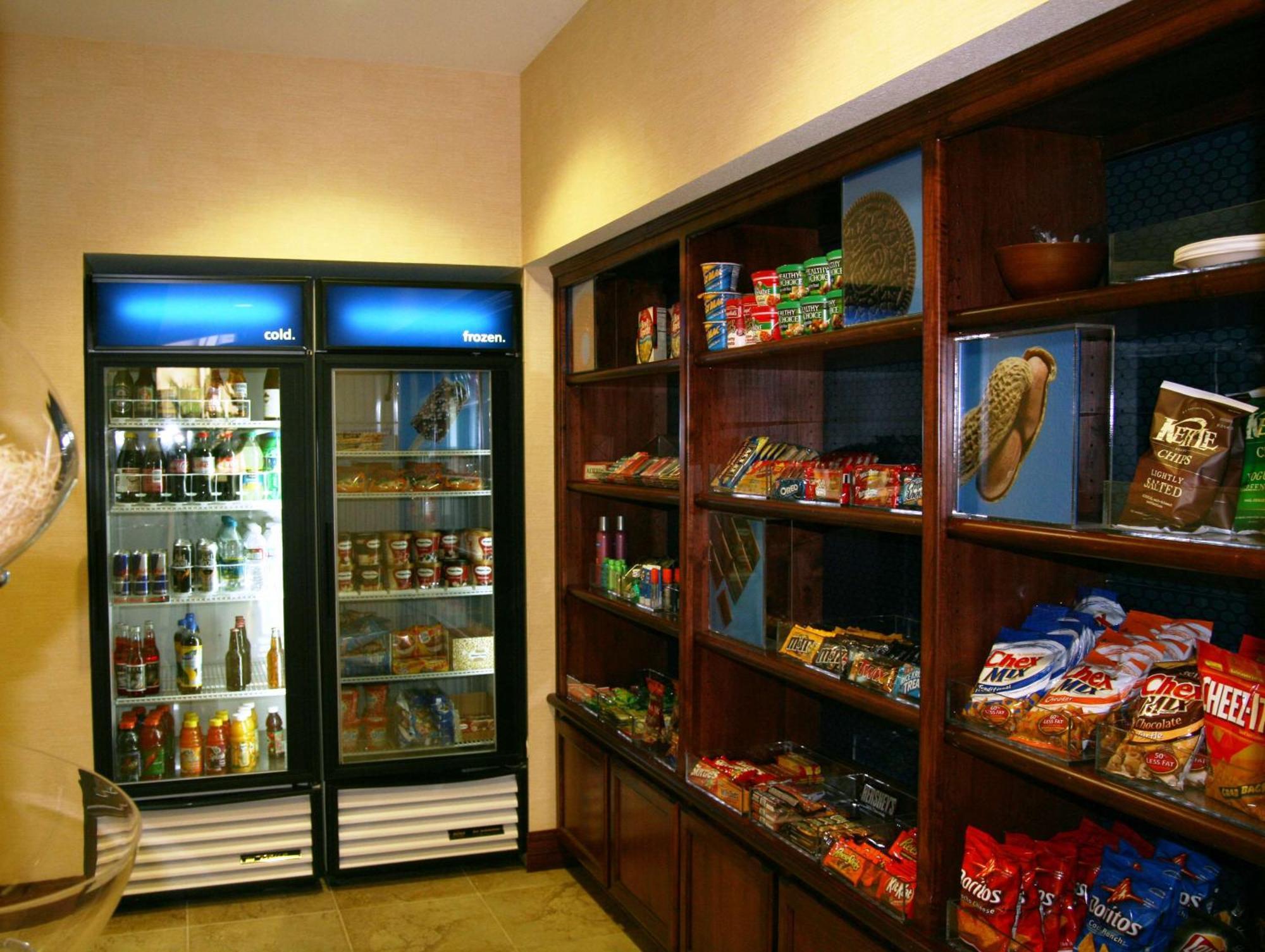 Hampton Inn & Suites Redding Extérieur photo