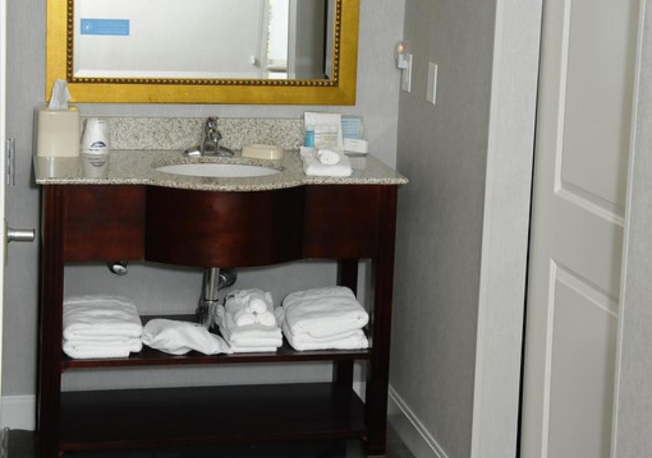 Hampton Inn & Suites Redding Extérieur photo