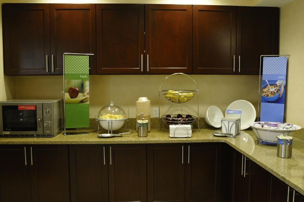 Hampton Inn & Suites Redding Extérieur photo