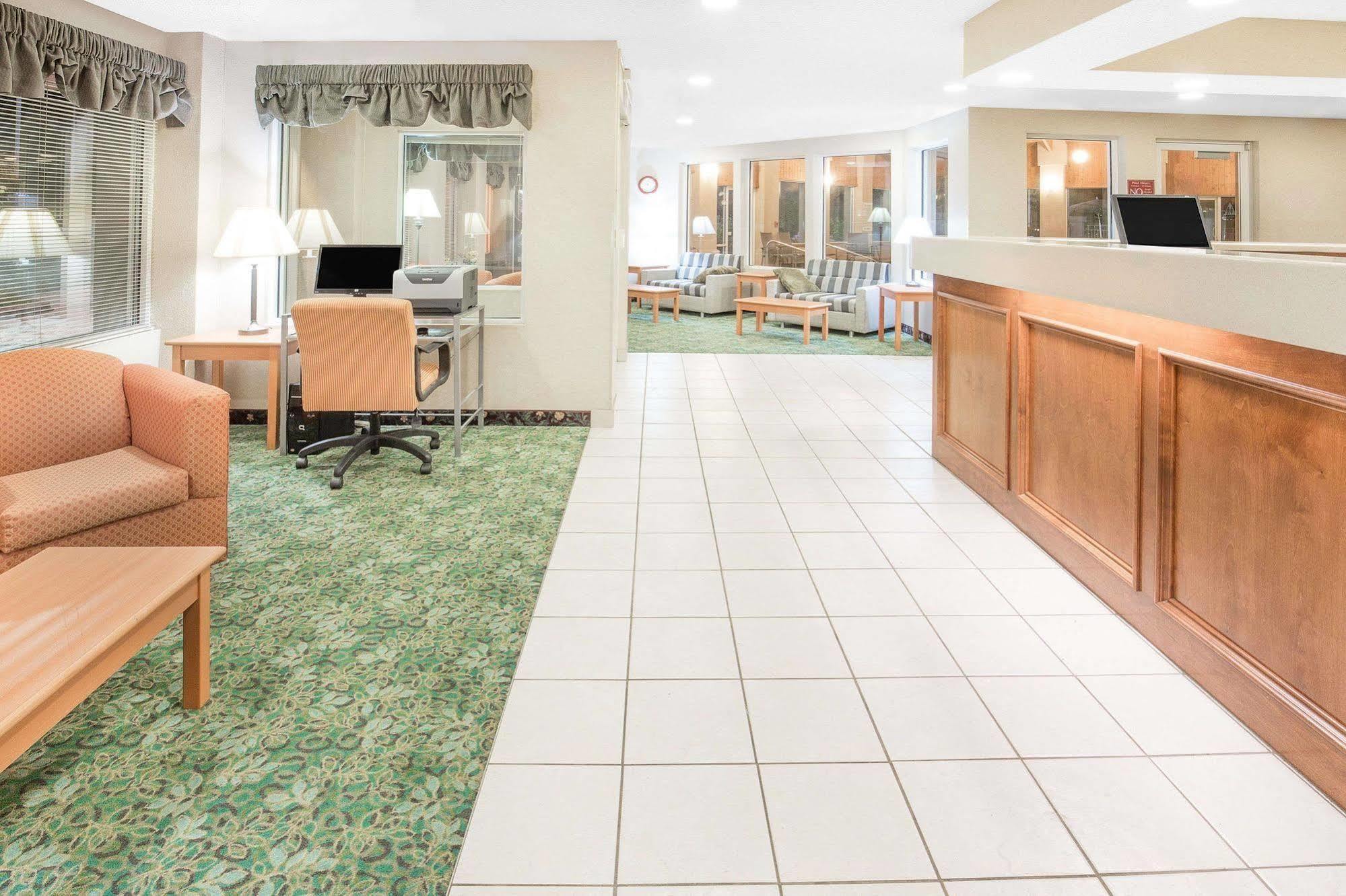 Hampton Inn & Suites Redding Extérieur photo