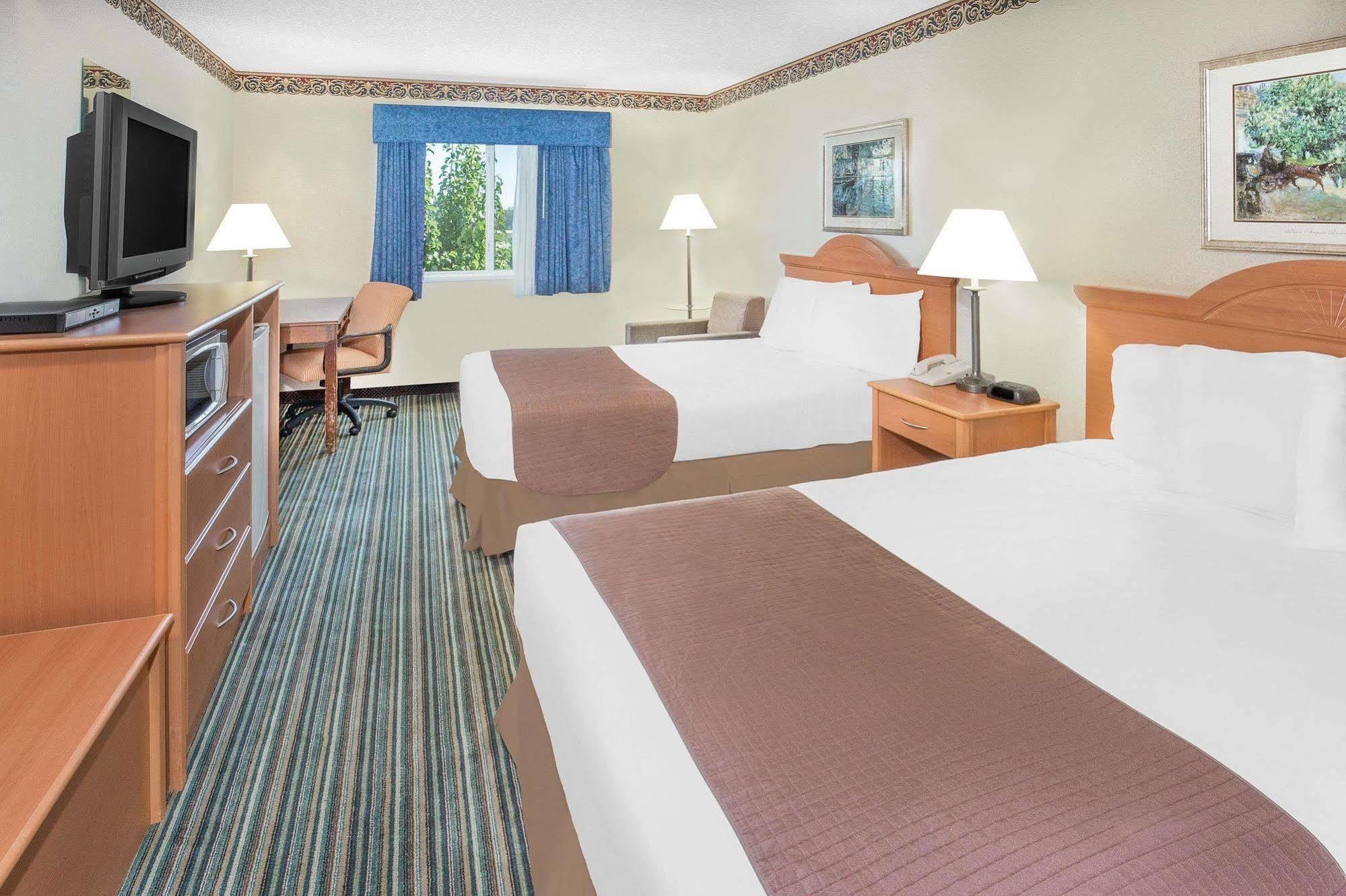 Hampton Inn & Suites Redding Extérieur photo