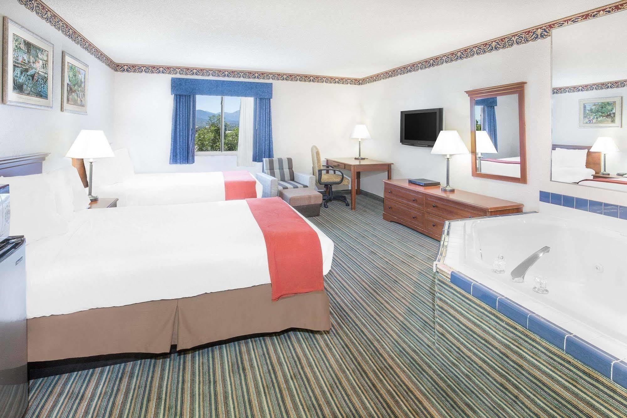 Hampton Inn & Suites Redding Extérieur photo