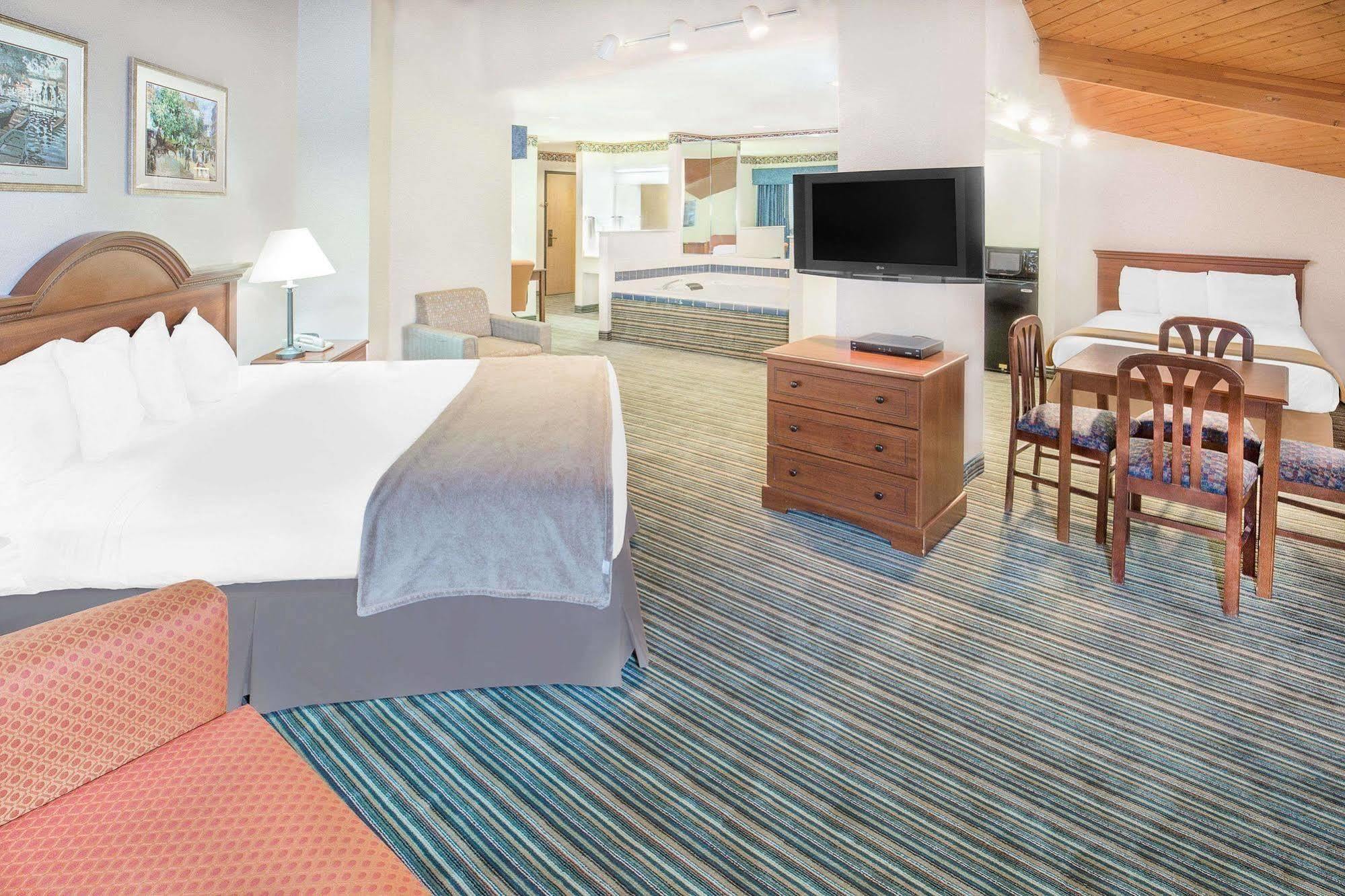 Hampton Inn & Suites Redding Extérieur photo